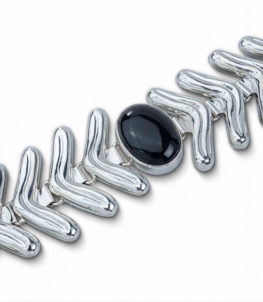 Lengua Center Stone Bracelet in sterling silver with black onyx, detail — handmade in Taxco, Mexico #Gemstone Type_Onyx