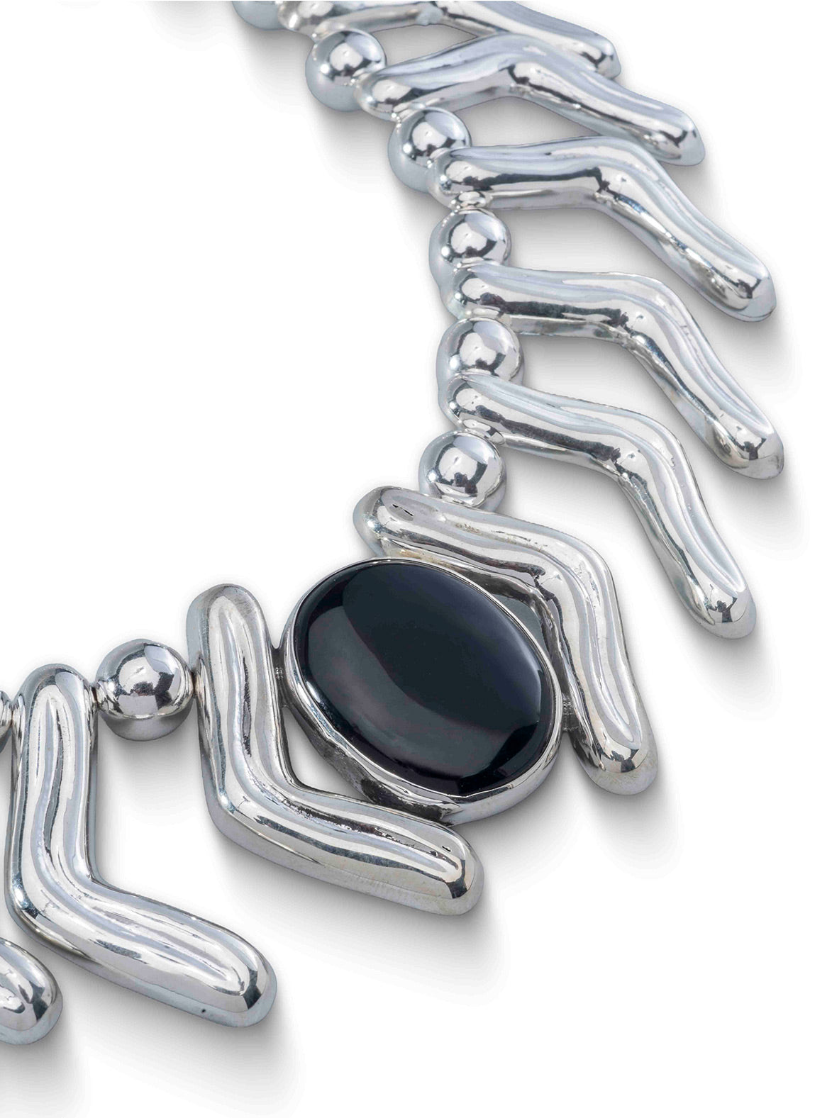 Lilly Necklace in sterling silver with black onyx, close-up of the stone — handmade in Taxco, Mexico #Gemstone Type_Onyx