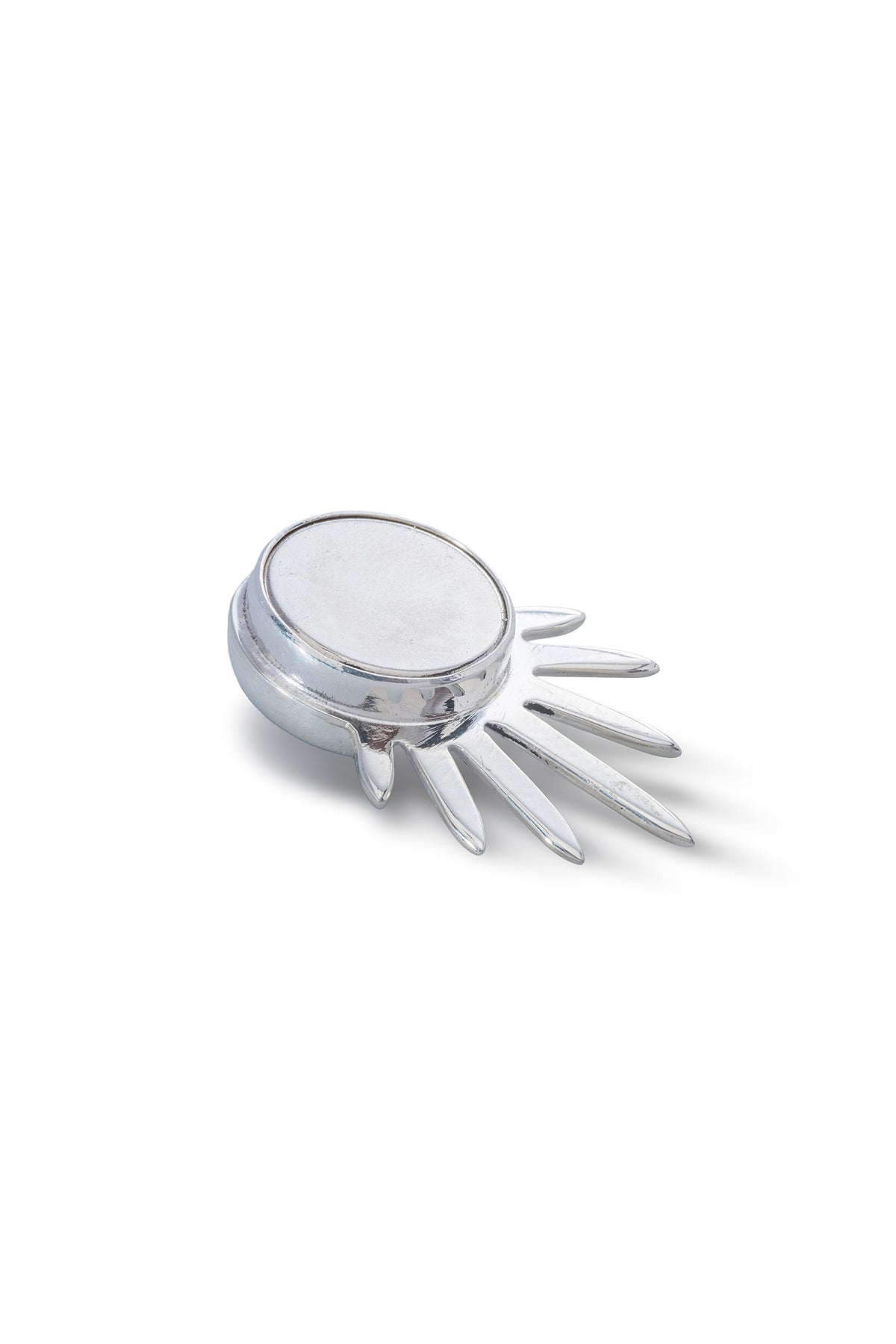 Sol Pin Pequeño in sterling silver with black onyx, back view showing the magnetic clasp — handmade in Taxco, Mexico #Gemstone Type_Onyx